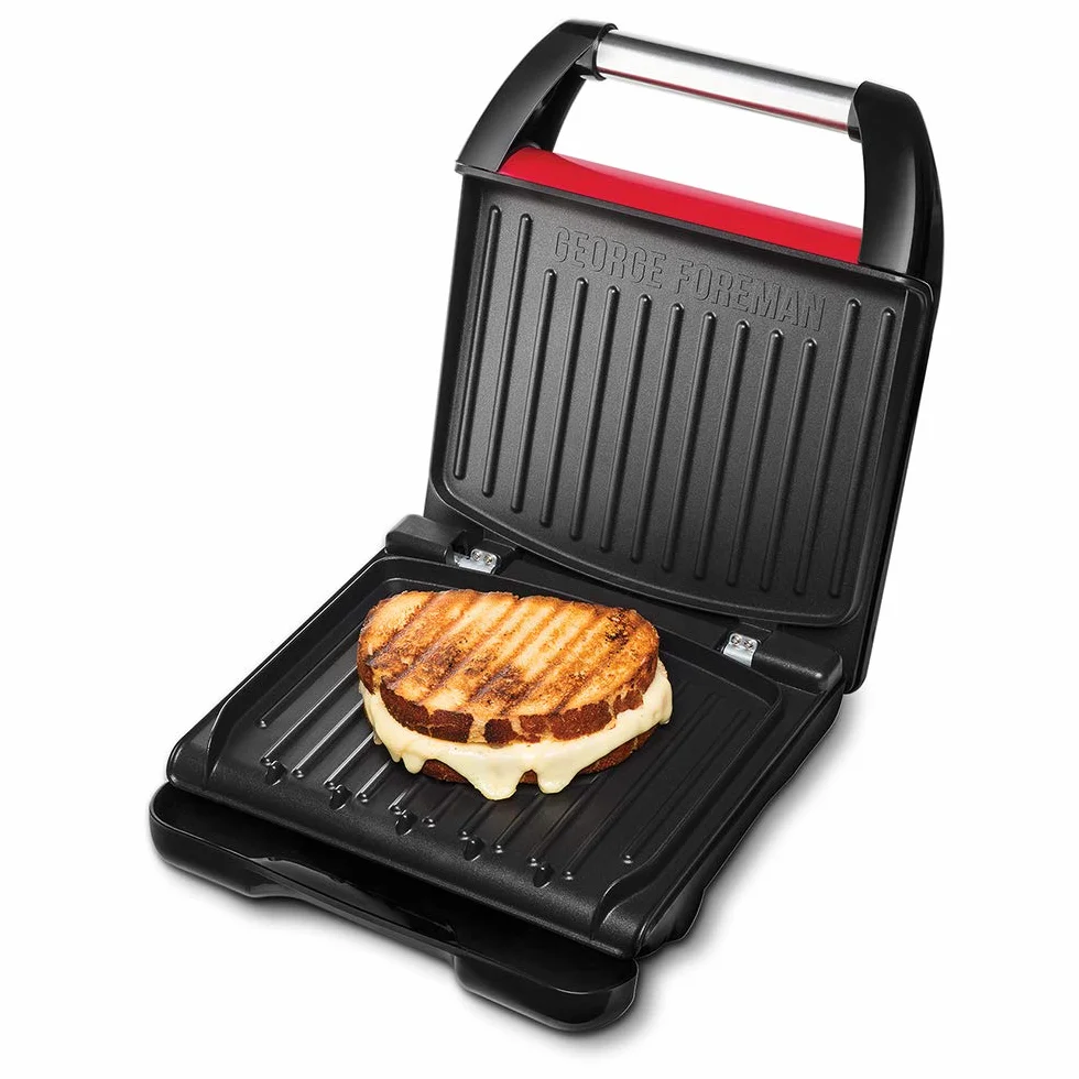 George Foreman Griglia Elettrica a Contatto e Piastra per panini - Vaschetta Raccogli Grasso -42% - Dimensioni 24x17 cm, per 3 porzioni; Ottimo per carne, pesce e verdure, Rosso 25030-56