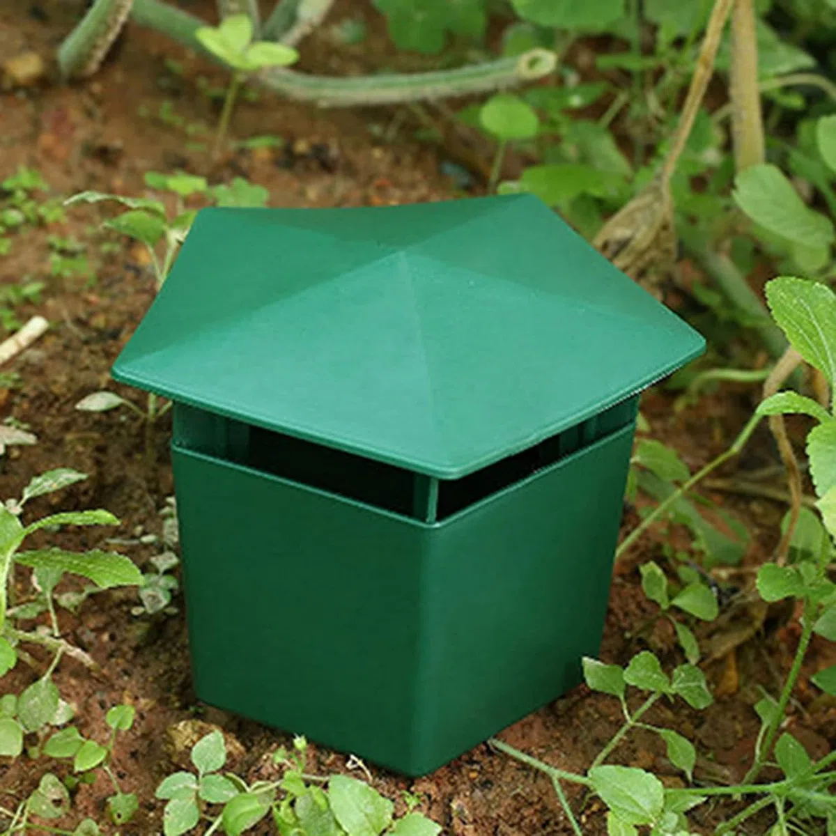 16 Trappole per Lumache Ecologiche con Birra – Cattura Lumache e Chiocciole, Sicure per Bambini e Animali Domestici, Plastica Resistente per Giardino Orto Fiori